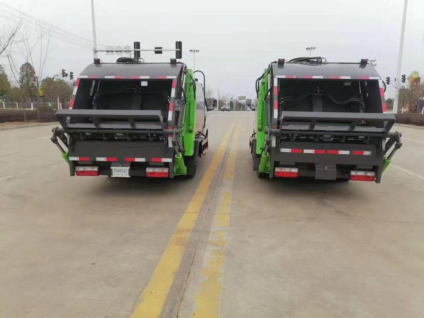 東風途逸3.5方藍牌壓縮垃圾車 可下地下室